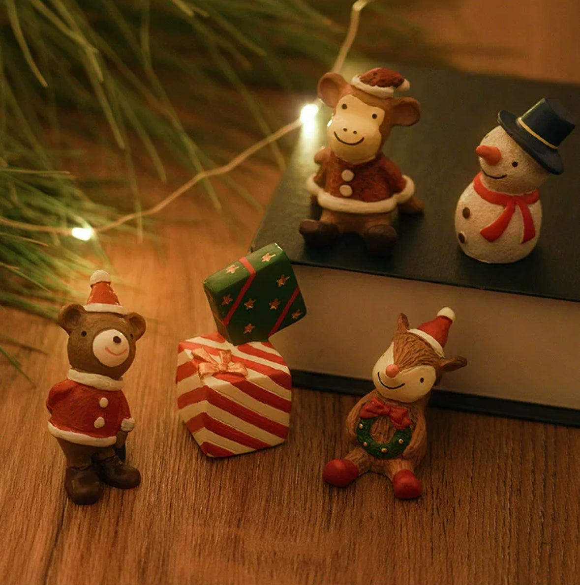 Christmas Look Up to the Sky- Cute Animal Desktop / Plants / All Purpose Knick-Knack